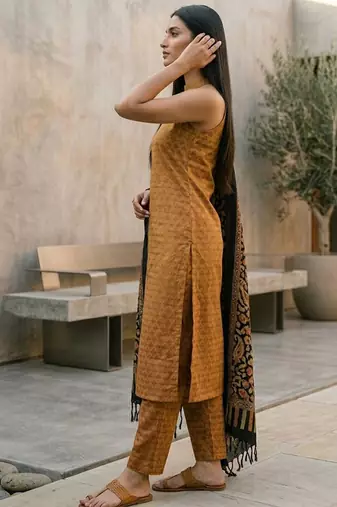 Women Regular Kurta with Trousers & With Dupatta