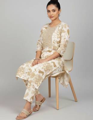 Women Floral Printed Regular Thread Work Kurta with Trousers 2