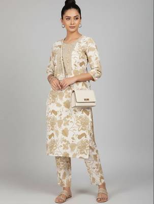 Women Floral Printed Regular Thread Work Kurta with Trousers 3