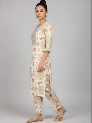 Women Floral Printed Regular Thread Work Kurta with Trousers 4