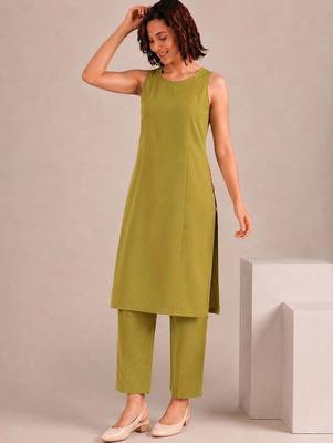 Round Neck Straight Kurta With Trousers 1