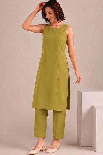 Round Neck Straight Kurta With Trousers