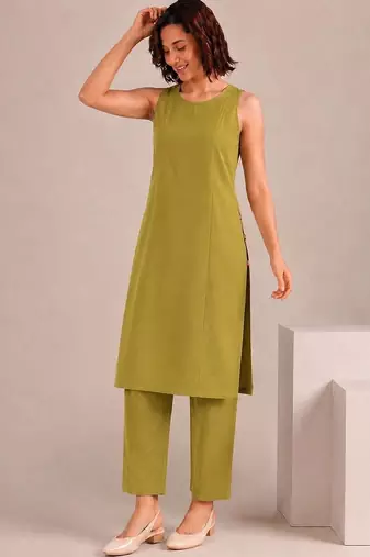 Round Neck Straight Kurta With Trousers