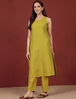 Round Neck Straight Kurta With Trousers 4