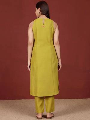 Round Neck Straight Kurta With Trousers 5