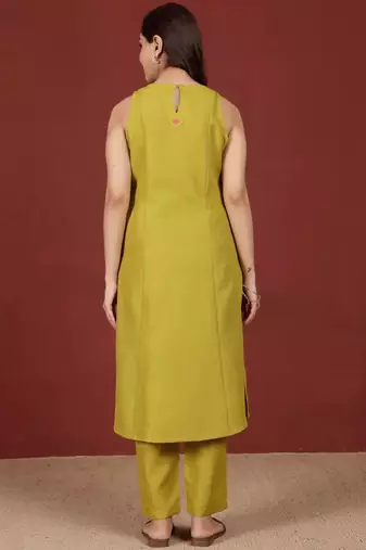 Round Neck Straight Kurta With Trousers