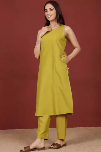 Round Neck Straight Kurta With Trousers