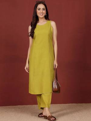 Round Neck Straight Kurta With Trousers 7