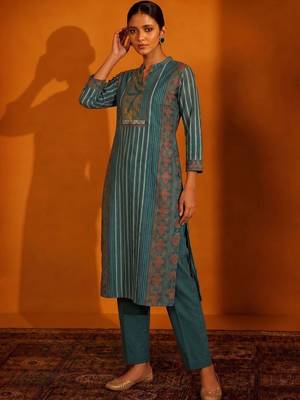 Women Printed Regular Kurta with Trousers & With Dupatta 5