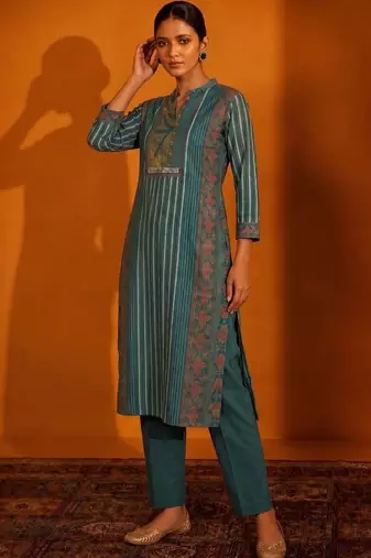 Women Printed Regular Kurta with Trousers & With Dupatta