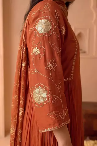 Women Ethnic Motifs Embroidered Regular Kurta with Trousers & With Dupatta