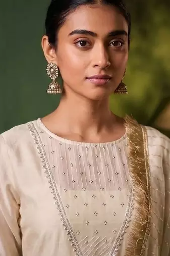 Women Ethnic Motifs Embroidered Regular Thread Work Kurta with Trousers & With Dupatta