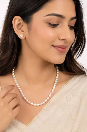 White oval pearl necklace and stud earrings jewellery set rice-shaped pearls, stud earrings included.