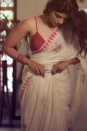 White red digital printed maa durga motif linen cotton saree