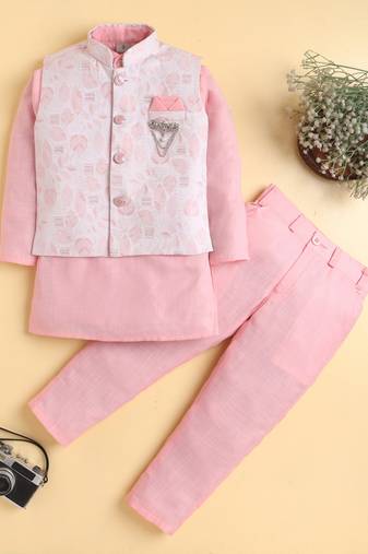 Boys pink cotton blend kurta pyjama set with jacquard leaf pattern waistcoat