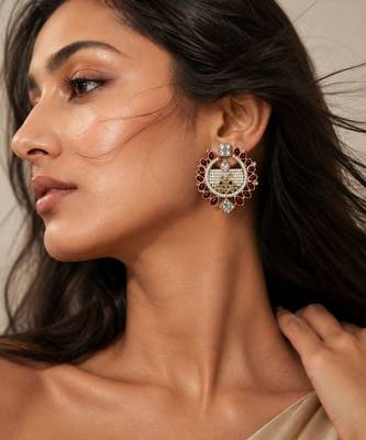 Pearl earrings with oxidized gold plating 1