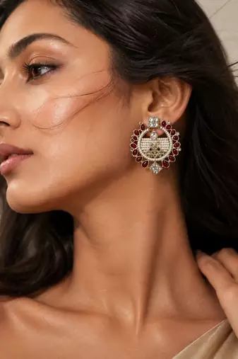 Pearl earrings with oxidized gold plating