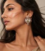 Pearl earrings with oxidized gold plating