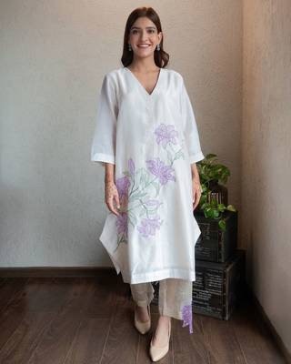 Off-white chanderi floral applique kurta set with pants, stitched 1