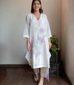 Off-white chanderi floral applique kurta set with pants, stitched