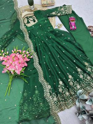 Heavy fendy silk embroidered sequince work wedding kurta set 2
