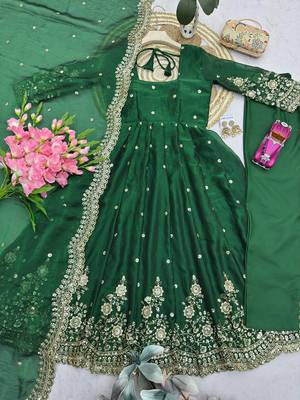 Heavy fendy silk embroidered sequince work wedding kurta set 3