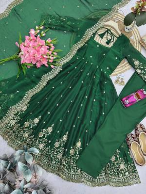Heavy fendy silk embroidered sequince work wedding kurta set 4