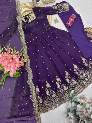 Heavy fendy silk embroidered sequince work wedding kurta set 2
