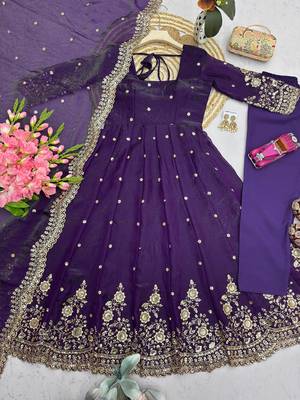 Heavy fendy silk embroidered sequince work wedding kurta set 3