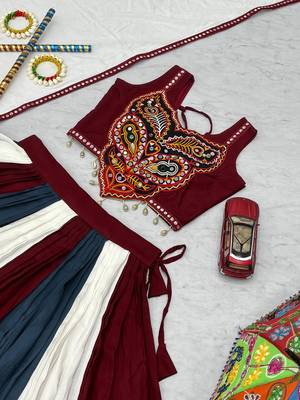 Maroon and White Cotton Gamthi Work Navratri Chaniya Choli 4