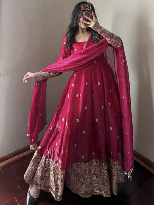 Heavy fendy silk embroidered sequince work wedding kurta set 2