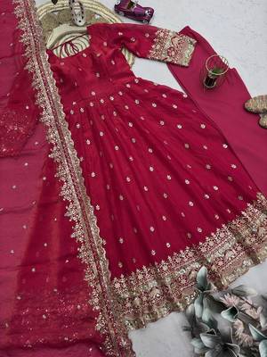 Heavy fendy silk embroidered sequince work wedding kurta set 4