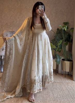 Heavy fendy silk embroidered sequince work wedding kurta set 2