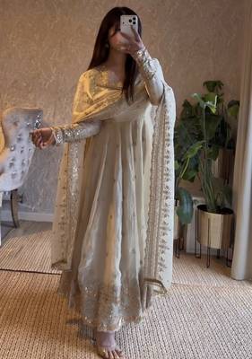 Heavy fendy silk embroidered sequince work wedding kurta set 3