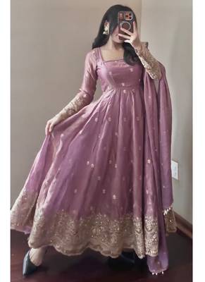 Heavy fendy silk embroidered sequince work wedding kurta set 2