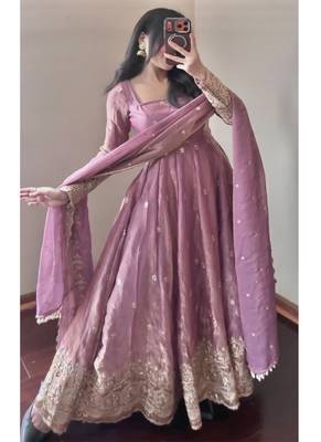 Heavy fendy silk embroidered sequince work wedding kurta set 3
