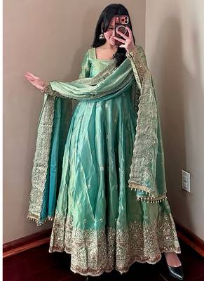 Heavy fendy silk embroidered sequince work wedding kurta set 2