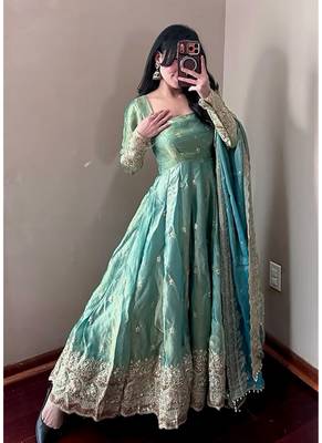 Heavy fendy silk embroidered sequince work wedding kurta set 3