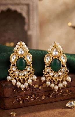 Emerald heritage pearl drop earrings 3