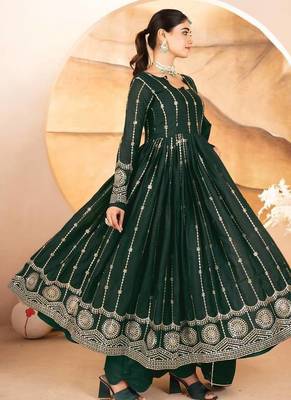 Women’s Dark Green Embroidered Anarkali Kurta Set With Dupatta & Pent 3