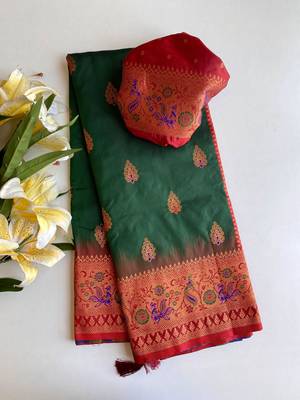 dark green color zari weaves and meenakari work in border having contrast pallu silk blend saree 4