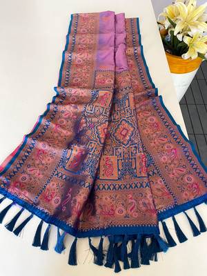 lavender color zari weaves and meenakari work in border having contrast pallu silk blend saree 3
