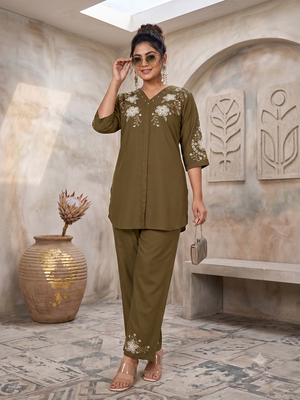 Women's mehendi embroidered kurti with pant set 1