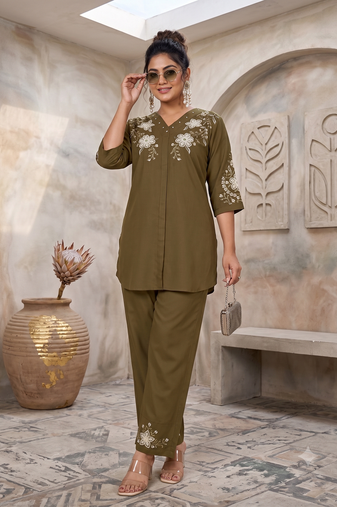 Women's mehendi embroidered kurti with pant set