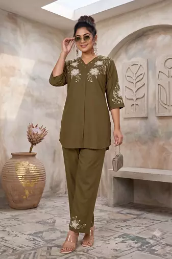 Women's mehendi embroidered kurti with pant set