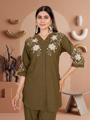 Women's mehendi embroidered kurti with pant set 2