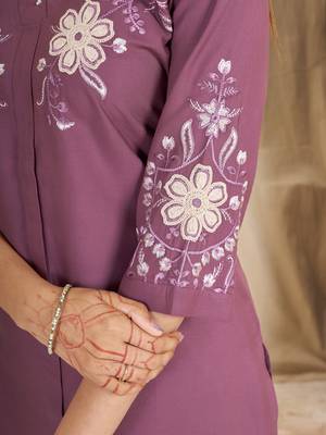 Women's oniun embroidered kurti with pant set 3