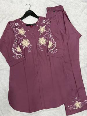 Women's oniun embroidered kurti with pant set 4