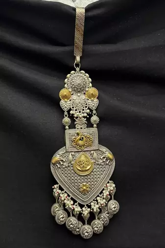 Handcrafted Oxidized Brass Chabi Challa Saree Keychain, Dual Tone Ethnic Accessory