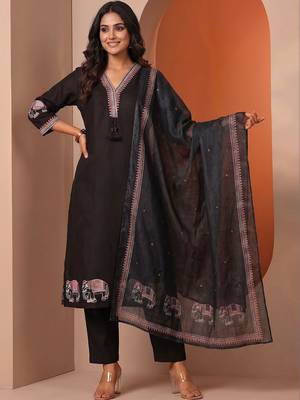 Women Ethnic Motifs Embroidered Regular Thread Work Kurta with Trousers & With Dupatta 1